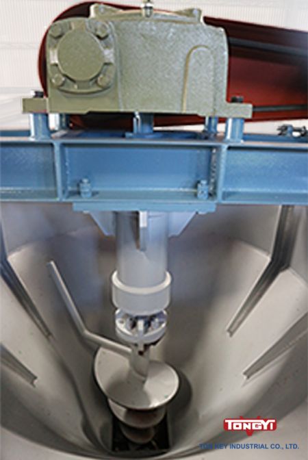 রেডুসার সহ জোরদার ফিডিং স্ক্রু